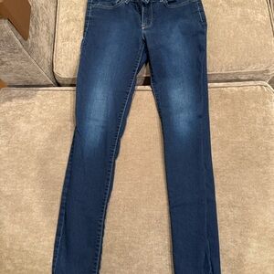 Women’s Levi Strauss Classic Blue Skinny Jeans size 28